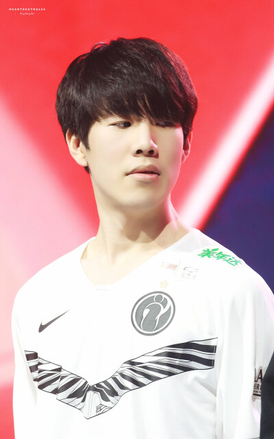 员在激烈对 员在激烈对